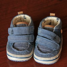 Новые кроссовочки для малышей.