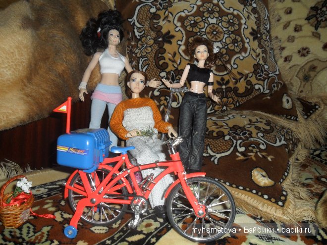 Наши куклы и их транспорт (фото 9)