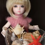 Есть в осени первоначальной Короткая, но дивная пора - Весь день стоит как бы хрустальный, И лучезарны вечера...