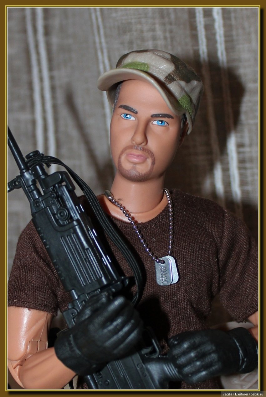 Военный, красивый, здоровенный