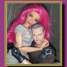 Две крепкие пары появились на кукольной полке