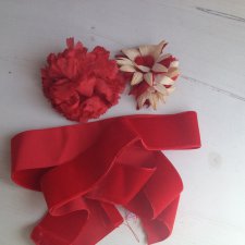 Бархат на пальтишко и красная бархатная лента с цветами для шитья антик.куклам