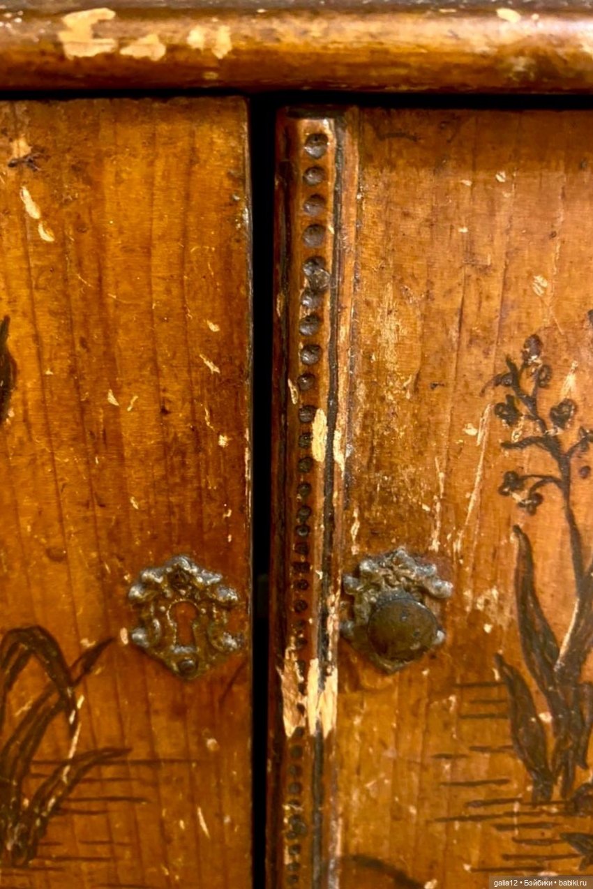 Антикварный шкаф-буфет невиданной красоты