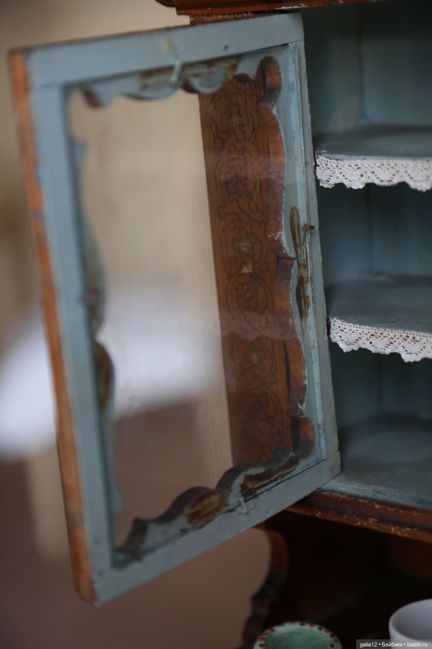 Антикварный шкаф-буфет невиданной красоты