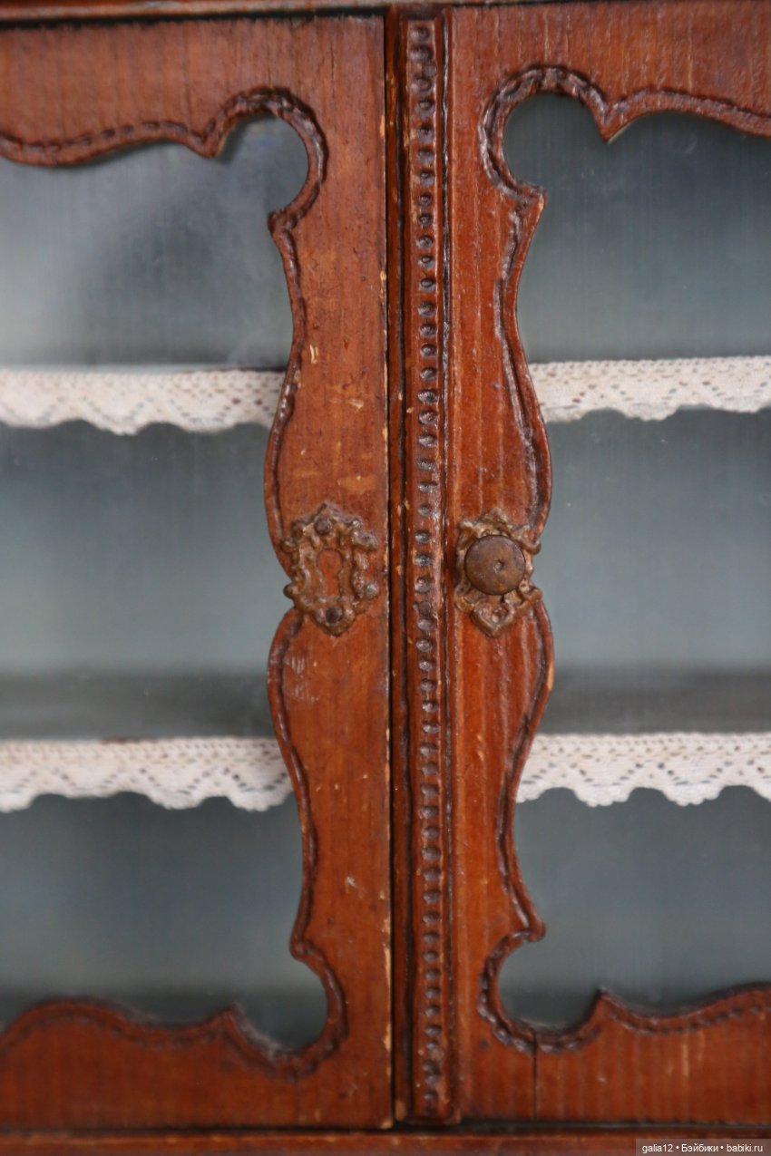 Антикварный шкаф-буфет невиданной красоты