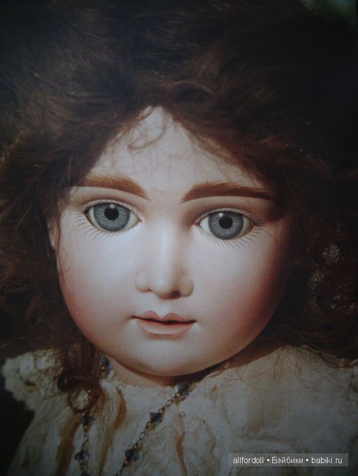 Антикварные куклы в тематических фотографиях