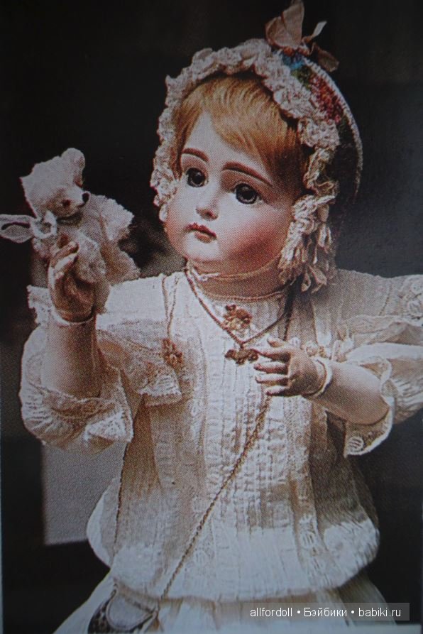 Антикварные куклы в тематических фотографиях