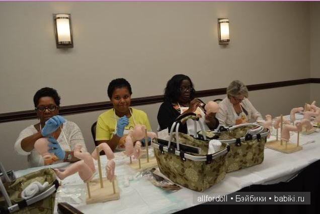 "Cuddle Therapy" или лечение Кукольными объятьями... Linda Shannon и Кукольный госпиталь (Doll Hospital)