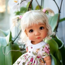 Большая кукла - маленькая девочка Мае