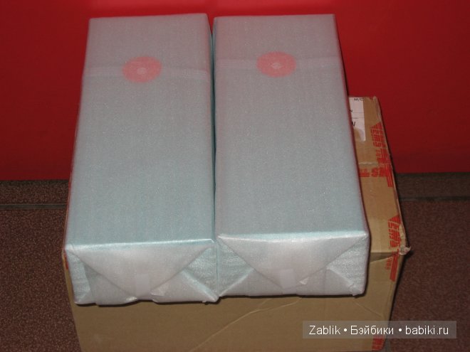 Люси и Мишель позируют. Момоколор