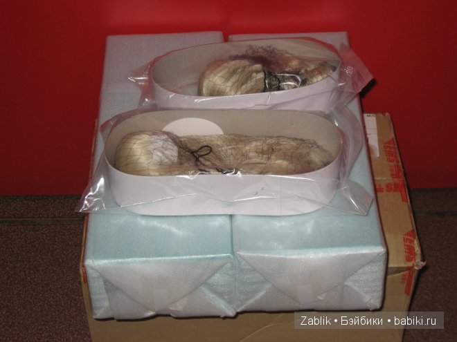 Люси и Мишель позируют. Момоколор