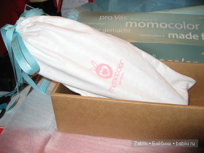 Люси и Мишель позируют. Момоколор