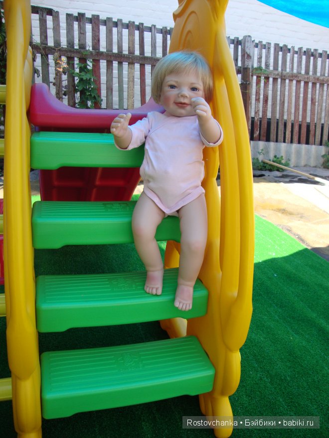 Ясельная группа на прогулке (фото 3)