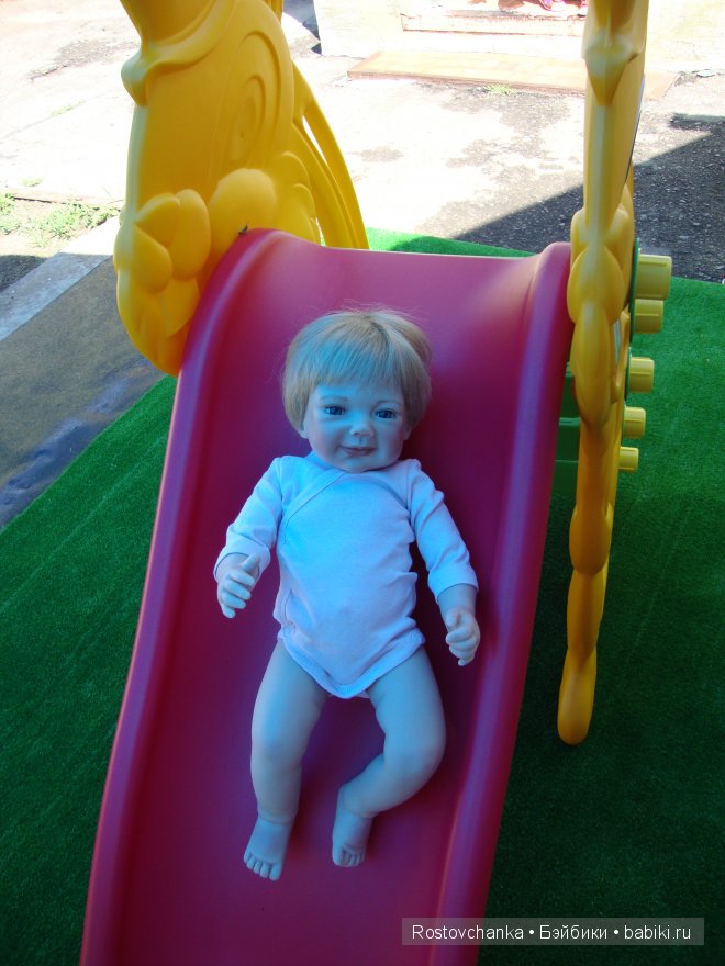 Ясельная группа на прогулке (фото 4)