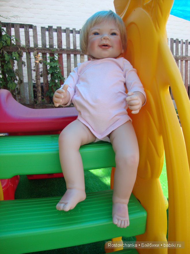 Ясельная группа на прогулке (фото 2)