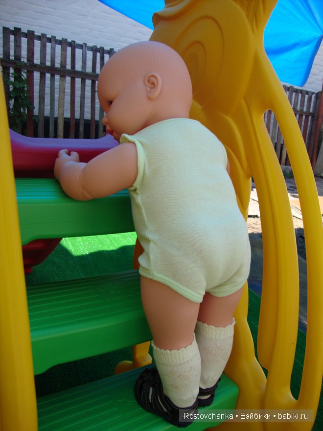 Ясельная группа на прогулке (фото 8)