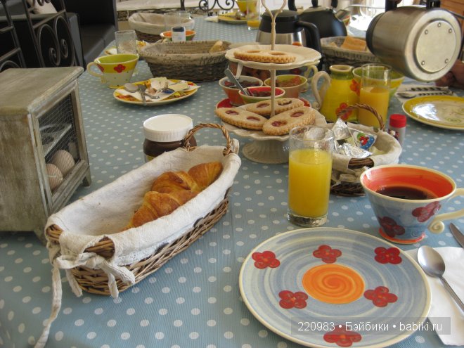 Ушастик во Франции (Real Puki Soso ) и Я в попутчиках