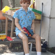 И дейтсвительно, куда все поделались, почему никто кукол не показывает?