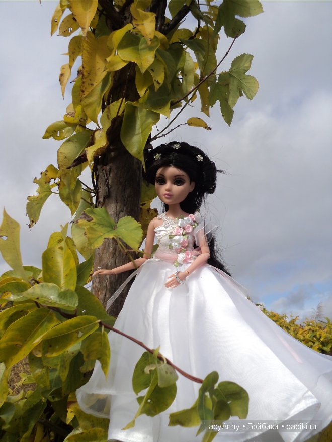 Moxie Teens Tristen. Белла в образе невесты