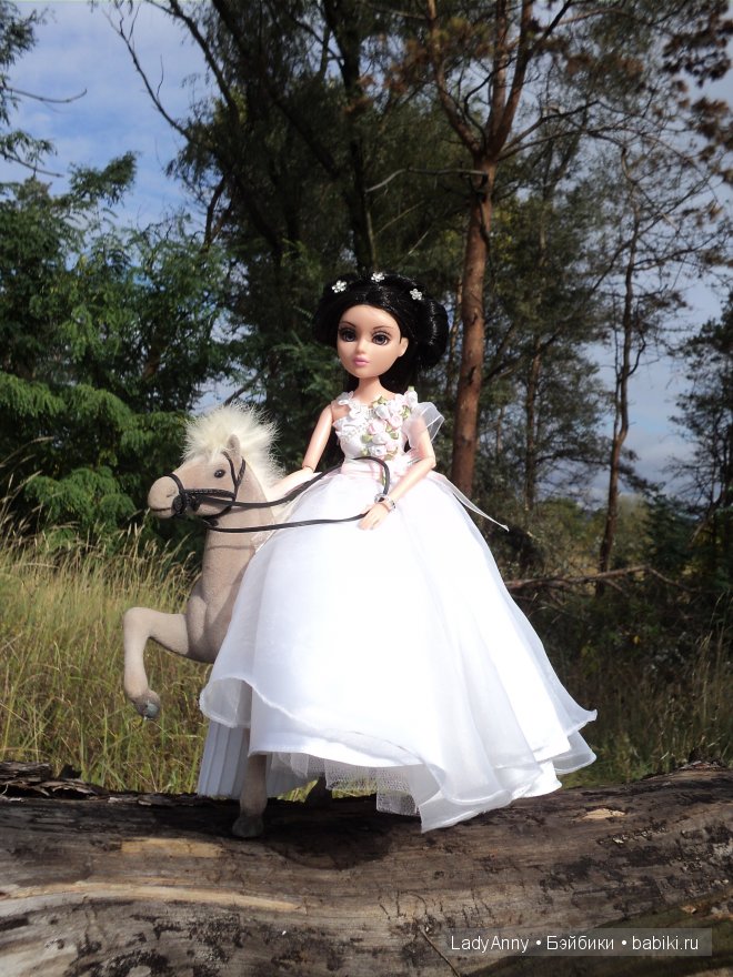 Moxie Teens Tristen. Белла в образе невесты (фото 8)