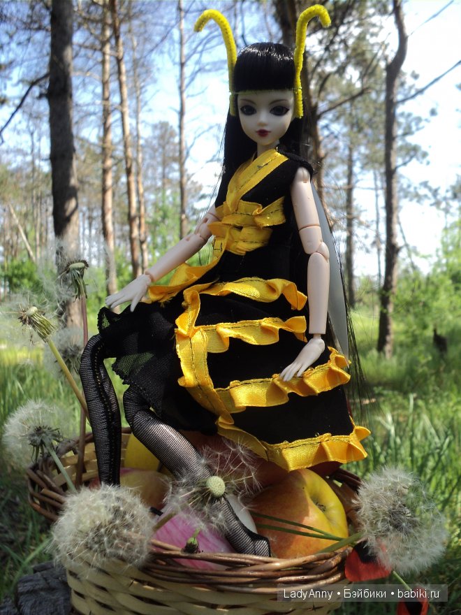 Весёлая оса. J-dolls, Obitsu