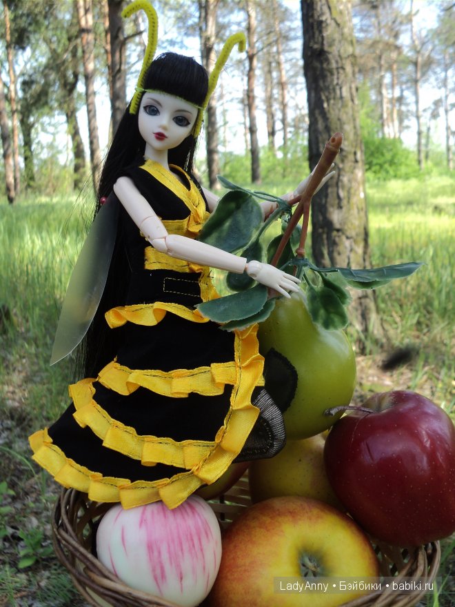 Весёлая оса. J-dolls, Obitsu