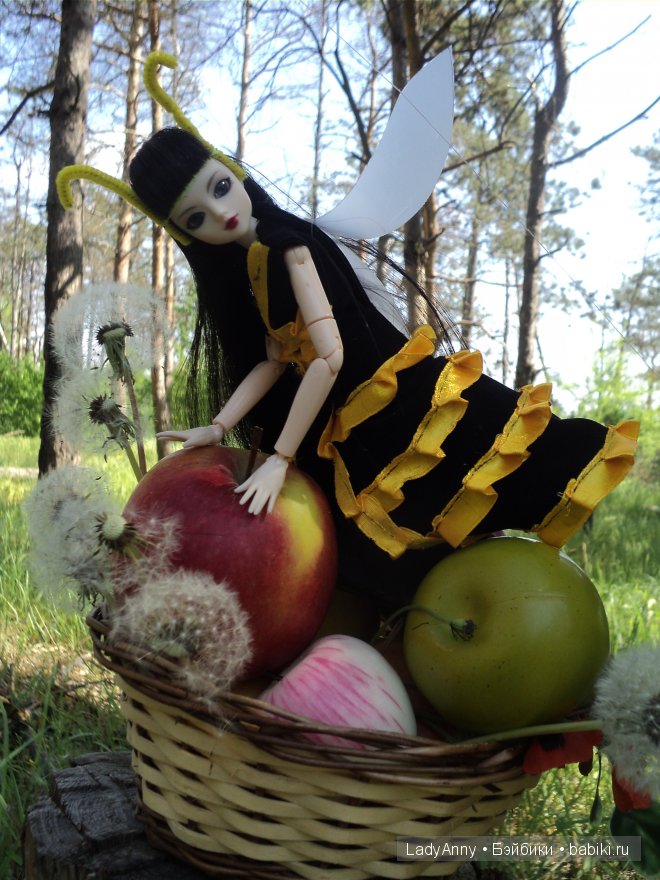 Весёлая оса. J-dolls, Obitsu