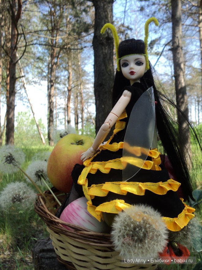 Весёлая оса. J-dolls, Obitsu