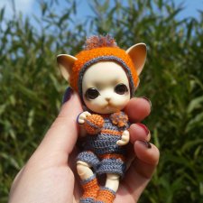 Крошка на ладошке