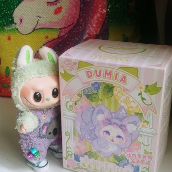 Labubu vs Maytree Dumia