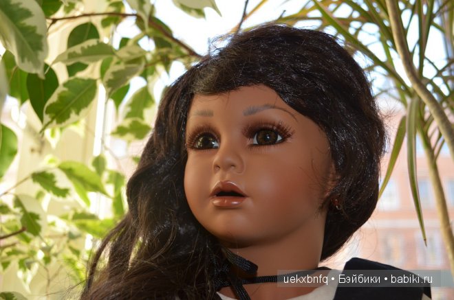 Еще одна Красная Шапочка. Фарфоровая кукла Juanita Montoya