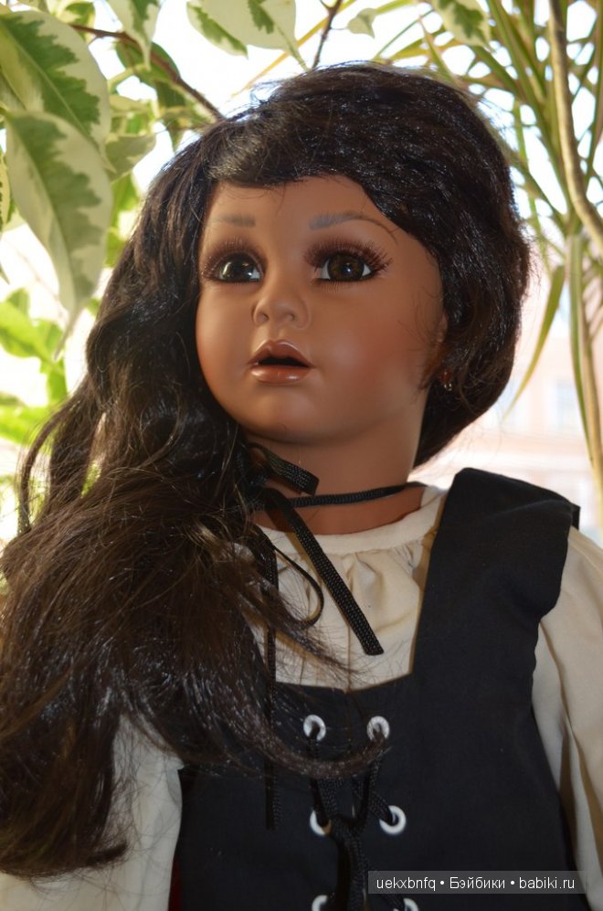 Еще одна Красная Шапочка. Фарфоровая кукла Juanita Montoya