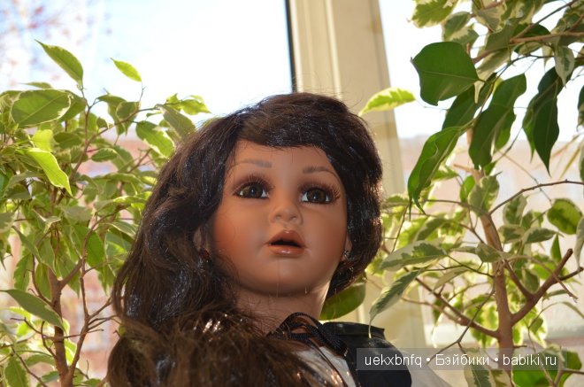 Еще одна Красная Шапочка. Фарфоровая кукла Juanita Montoya
