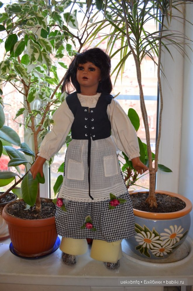 Еще одна Красная Шапочка. Фарфоровая кукла Juanita Montoya