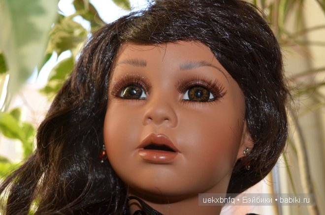 Еще одна Красная Шапочка. Фарфоровая кукла Juanita Montoya