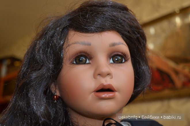 Еще одна Красная Шапочка. Фарфоровая кукла Juanita Montoya