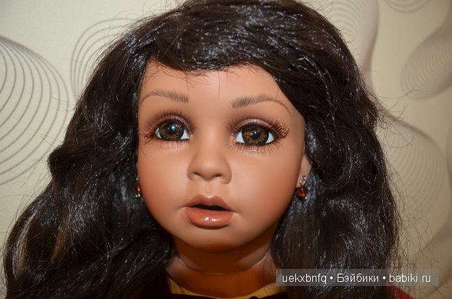 Еще одна Красная Шапочка. Фарфоровая кукла Juanita Montoya