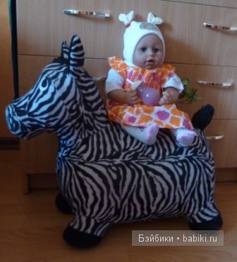 катаюсь на полосатой лошадке