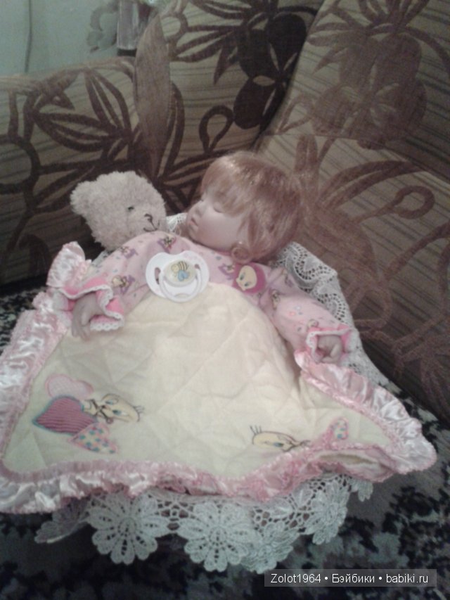 Фарфоровая кукла - малышка сплюшечка