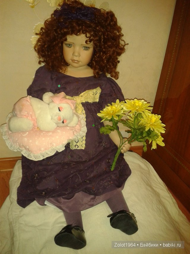 Фарфоровая кукла в подарок дочери на день рождения