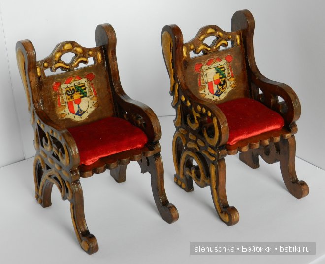 троны короля и королевы