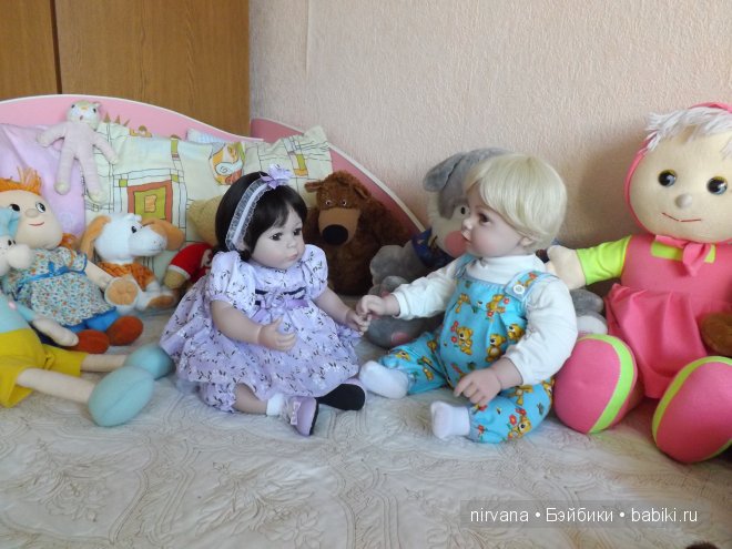 Это Тимоша и Виола (Adora Doll Violet and Velvet).