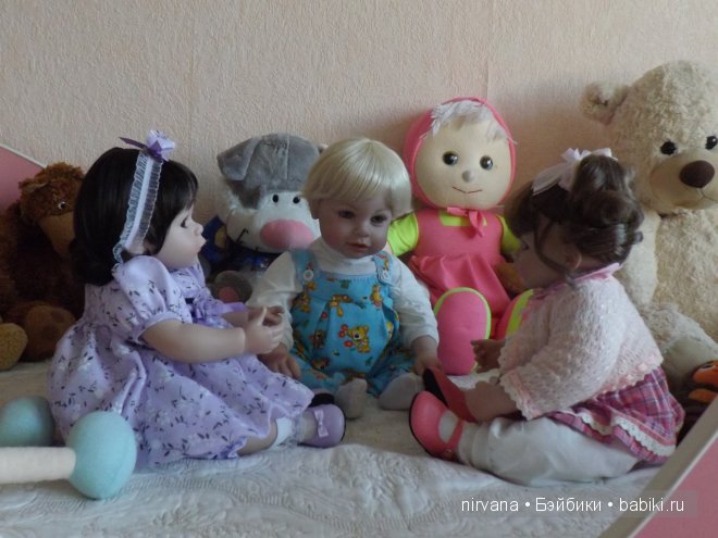 Играть в компании мальчика всегда веселее.