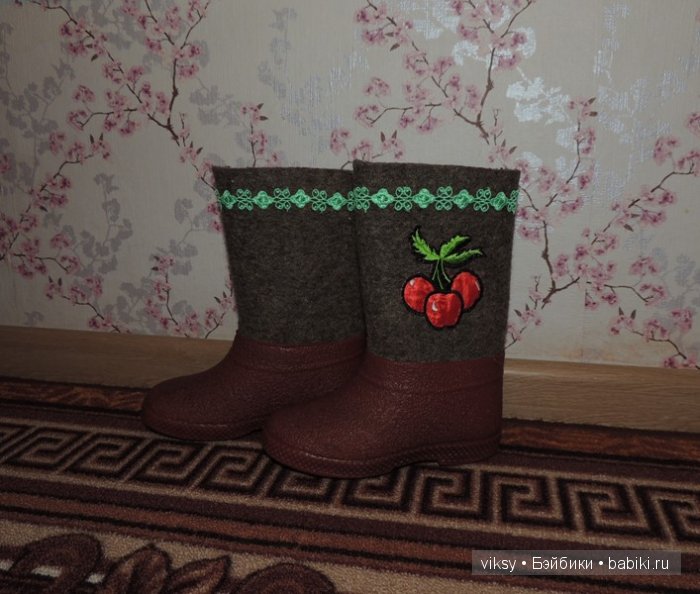Валенки, валенки, расшитые для маленьких (фото 10)