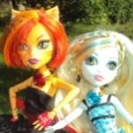 Monster High: Как две красавицы гулять в сад ходили!