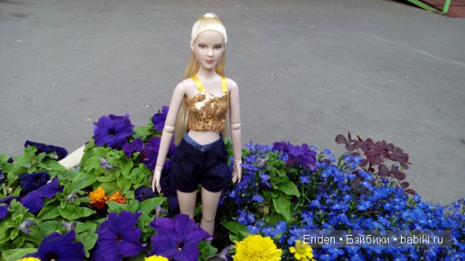 Прогулка по клумбам — Куклы J