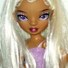 Rainbow high Mainstream Edition Roxie Grand Holiday.