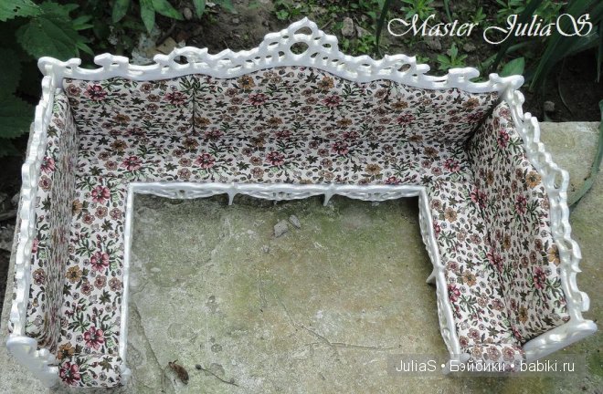 Юлькина кукломебель. Диван "Монстрище" 1:8 (фото 7)