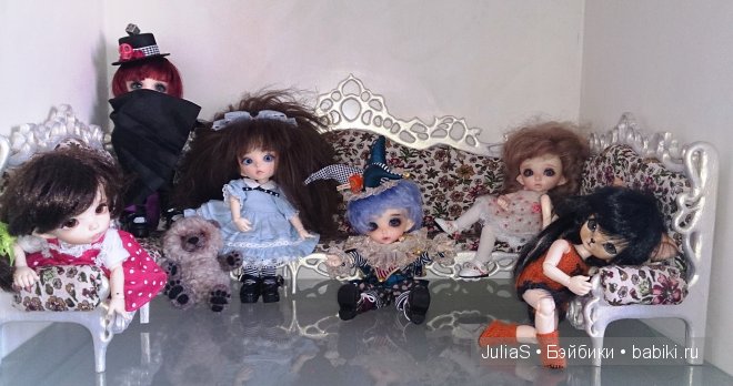 Юлькина кукломебель. Диван "Монстрище" 1:8 (фото 9)