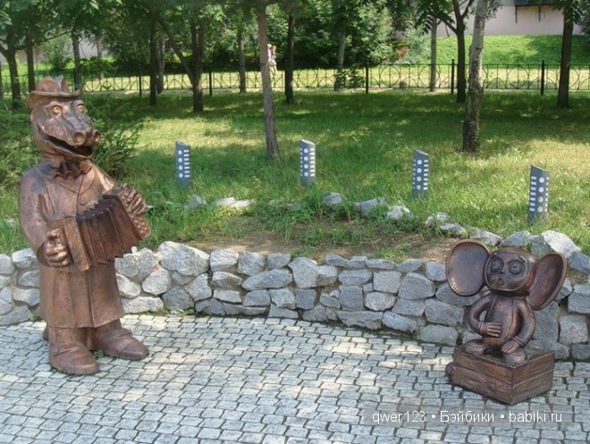 Памятники героям мультфильмов